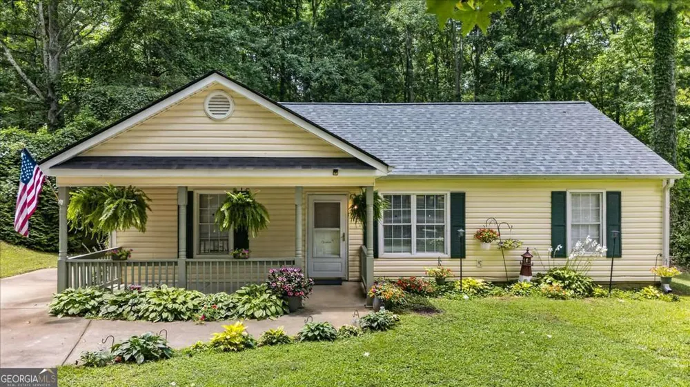129 Whispering Pine LN NE White, GA 30184