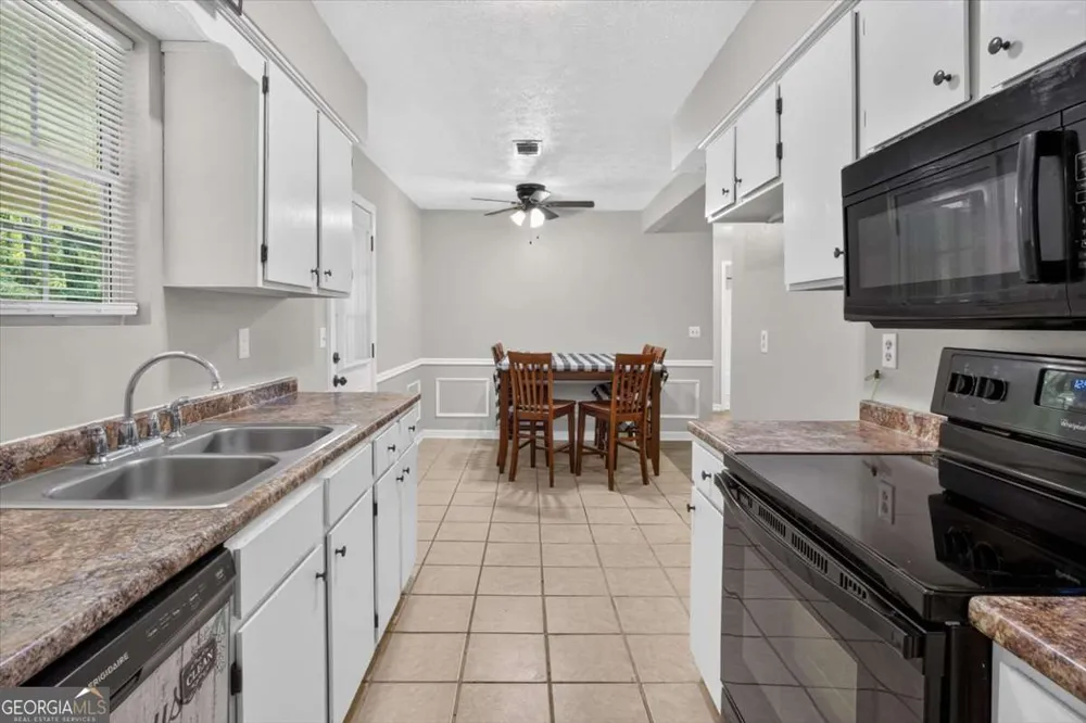 129 Whispering Pine LN NE White, GA 30184