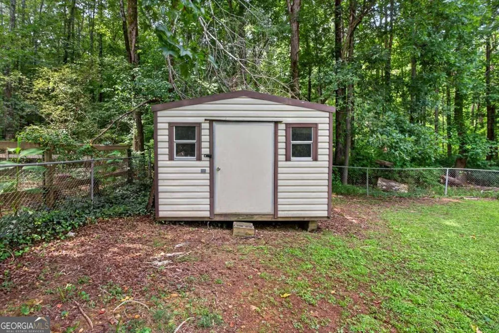 129 Whispering Pine LN NE White, GA 30184