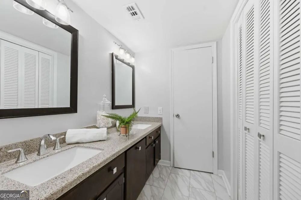 73 Montre SQ Atlanta, GA 30327