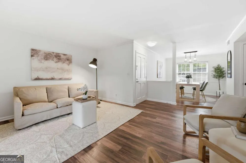 73 Montre SQ Atlanta, GA 30327