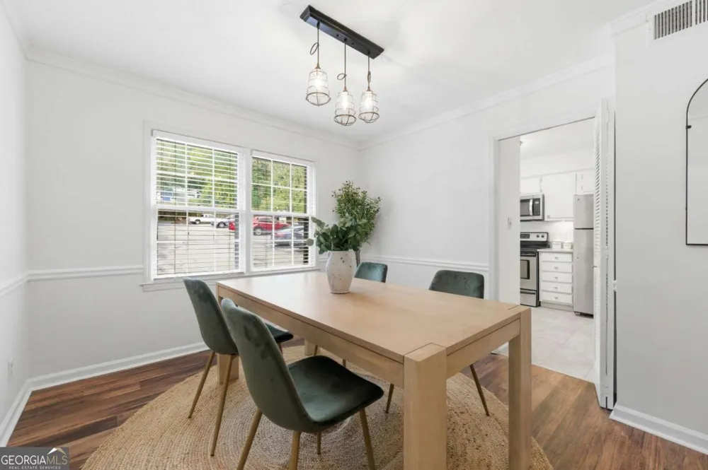 73 Montre SQ Atlanta, GA 30327