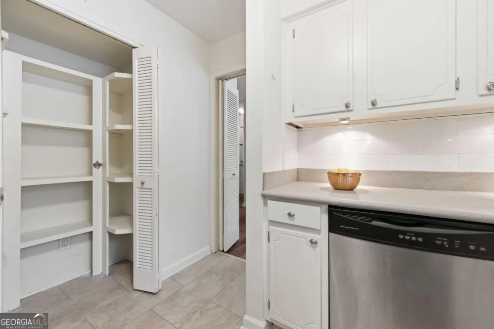 73 Montre SQ Atlanta, GA 30327