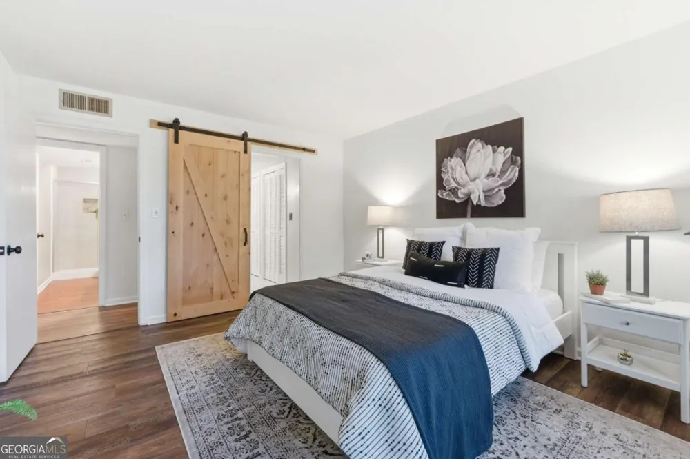 73 Montre SQ Atlanta, GA 30327