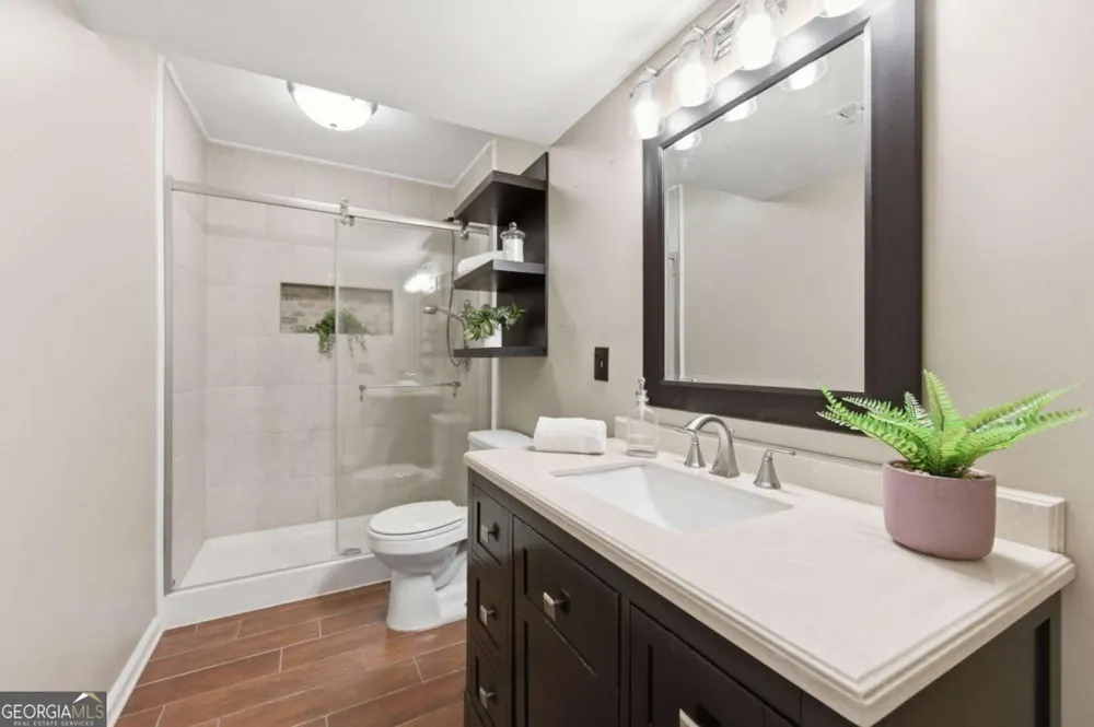 73 Montre SQ Atlanta, GA 30327