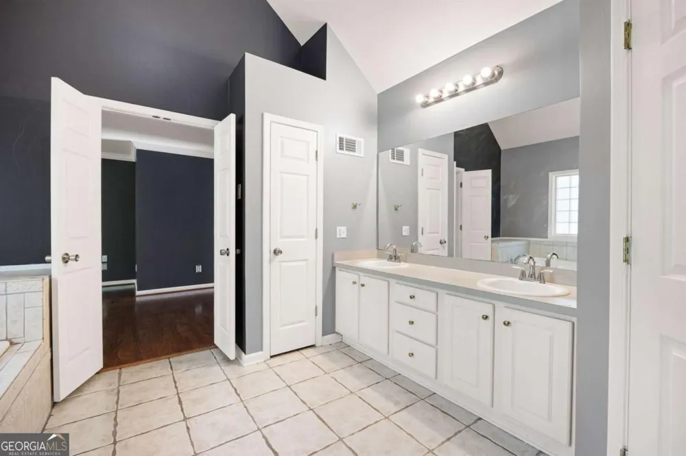 13 Royal Lake DR SE Cartersville, GA 30120