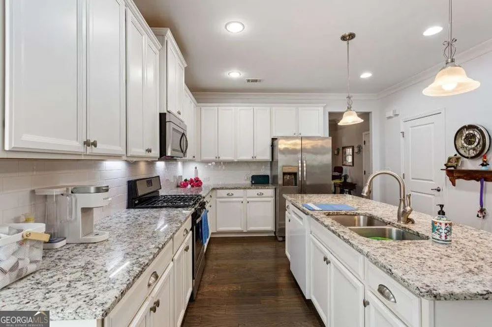 6867 Flagstone WAY Flowery Branch, GA 30542