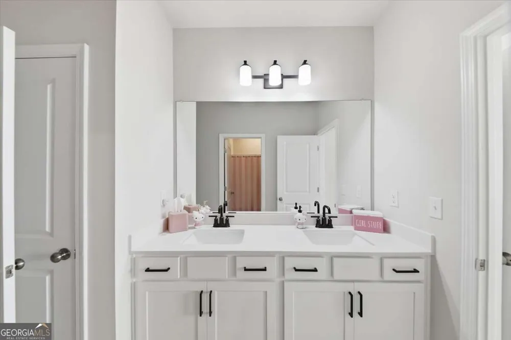 3939 Alderstone DR Flowery Branch, GA 30542