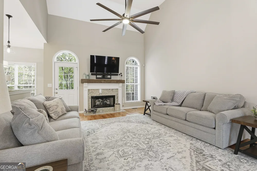 25 Lyndhurst WAY Sharpsburg, GA 30277