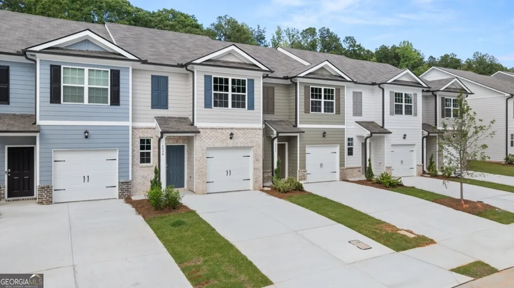 6004 Skylar DR South Fulton, GA 30331