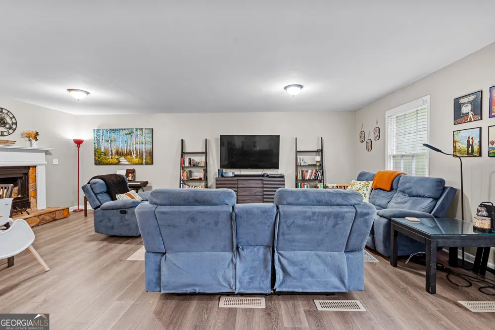 859 King DR SE Conyers, GA 30094