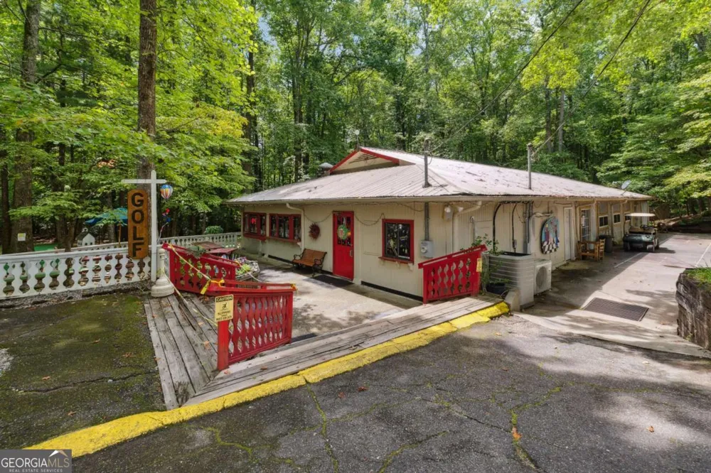 207 Canyon PASS Cleveland, GA 30528