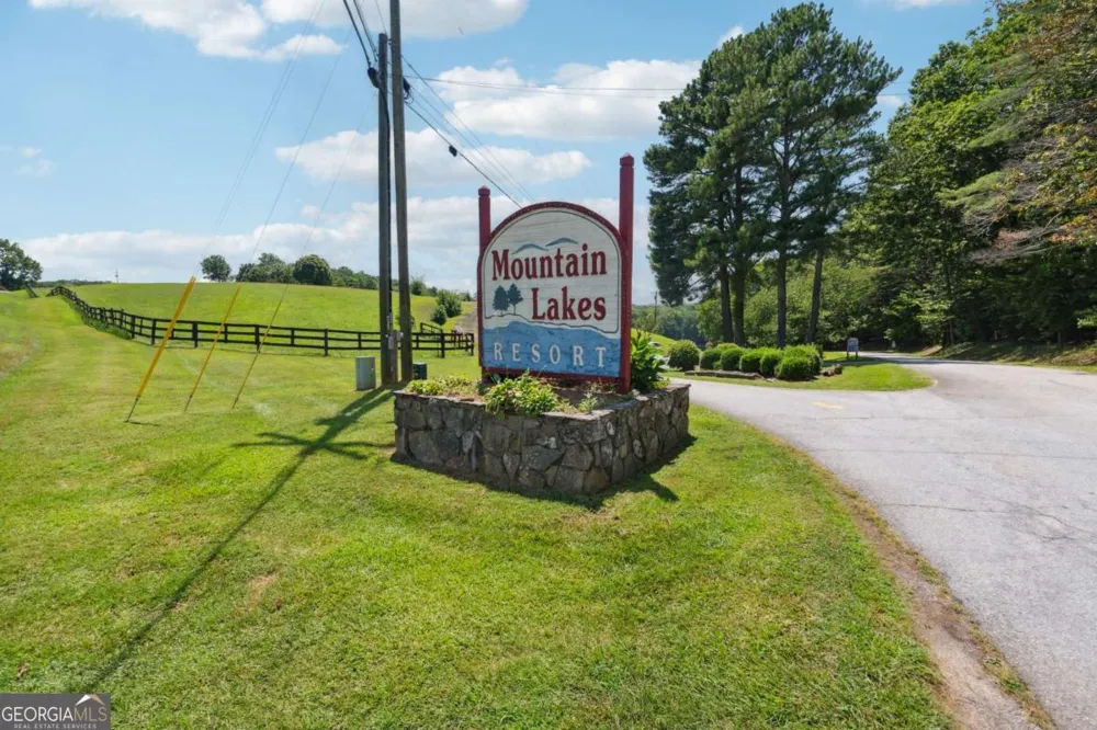 207 Canyon PASS Cleveland, GA 30528