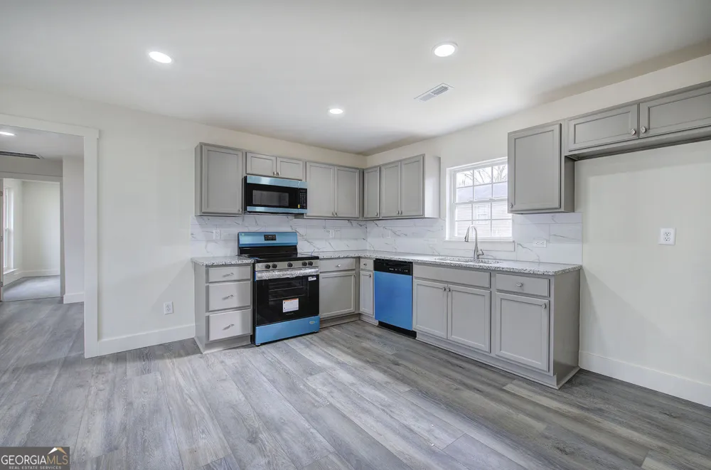 30 Grove CIR Cartersville, GA 30120