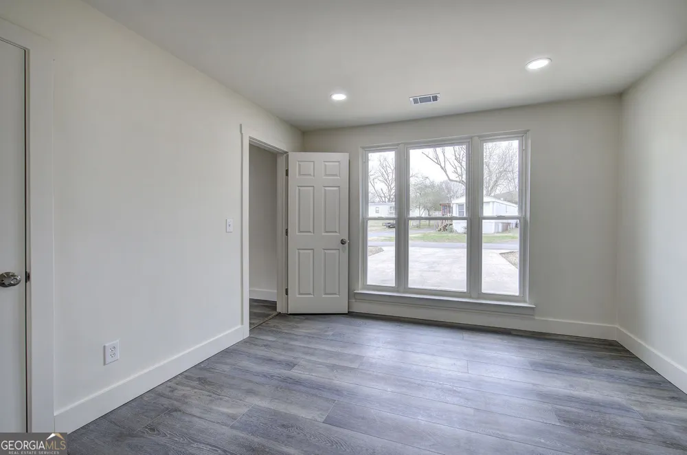 30 Grove CIR Cartersville, GA 30120