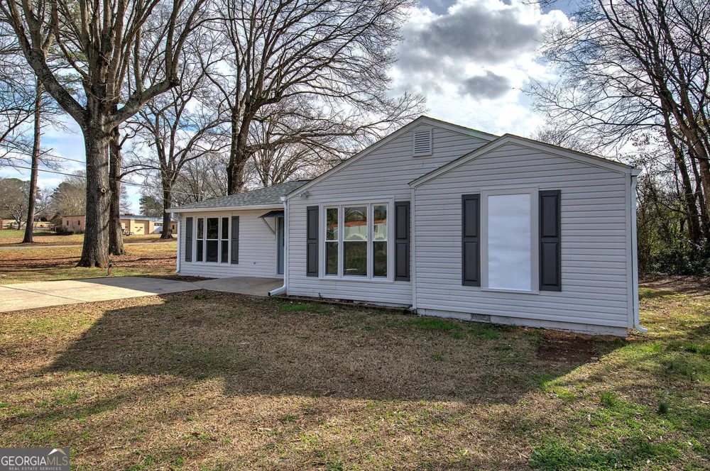 30 Grove CIR Cartersville, GA 30120