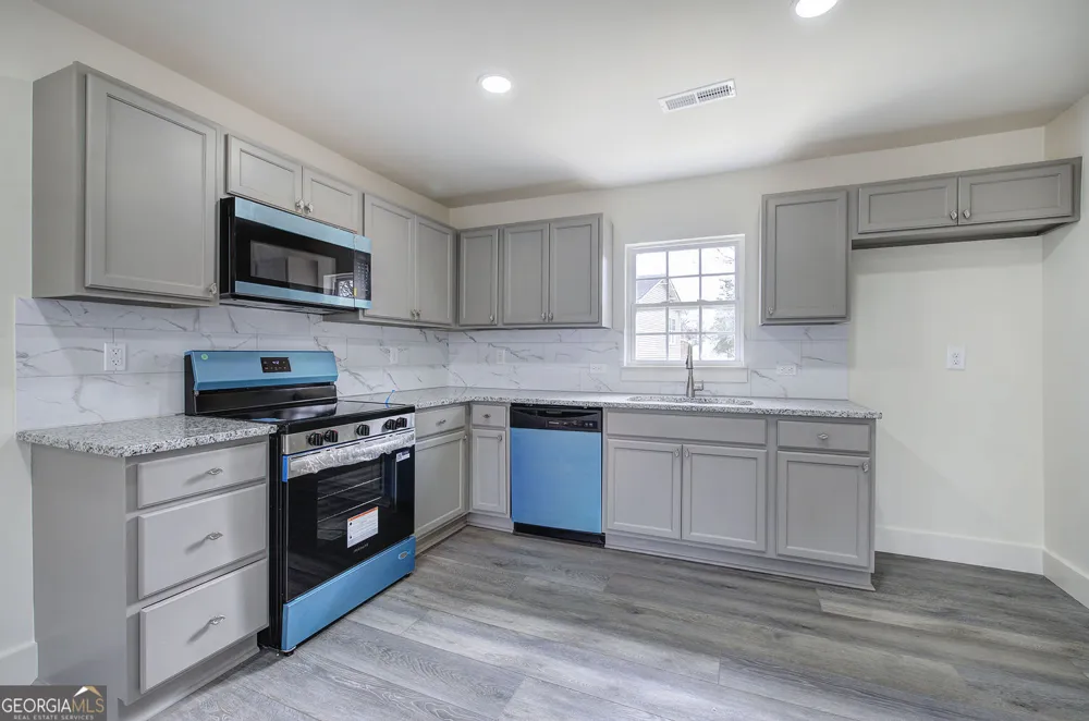 30 Grove CIR Cartersville, GA 30120