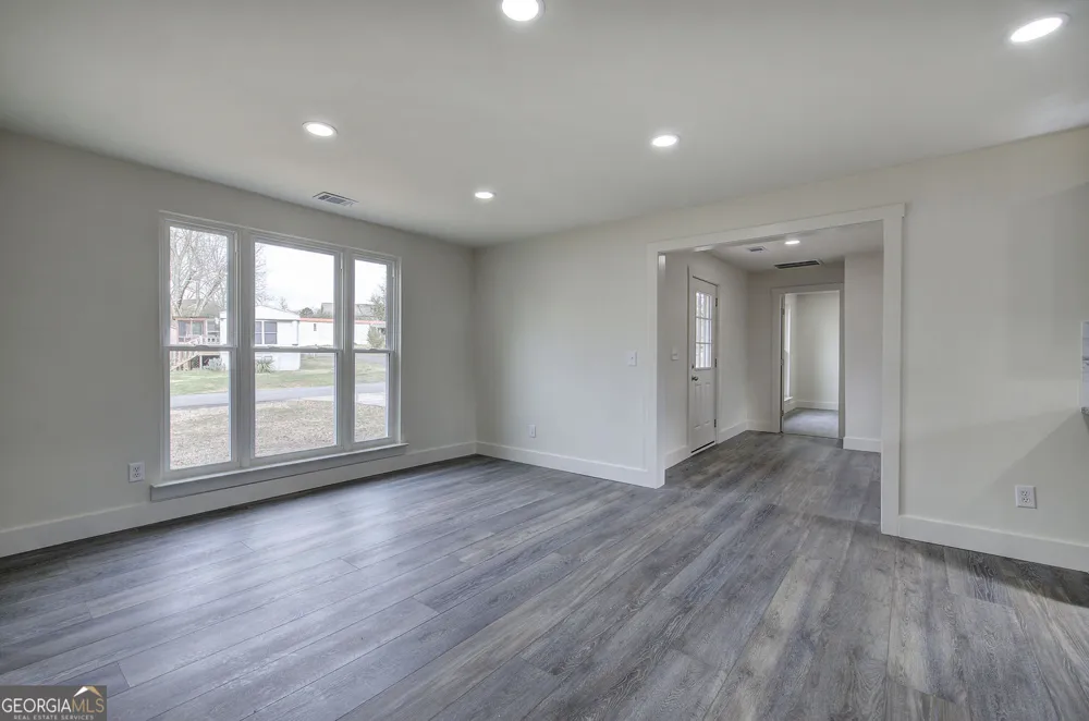 30 Grove CIR Cartersville, GA 30120