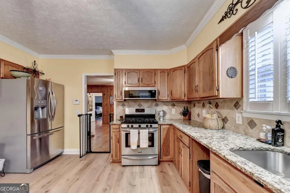 1889 Ridgedale DR Snellville, GA 30078