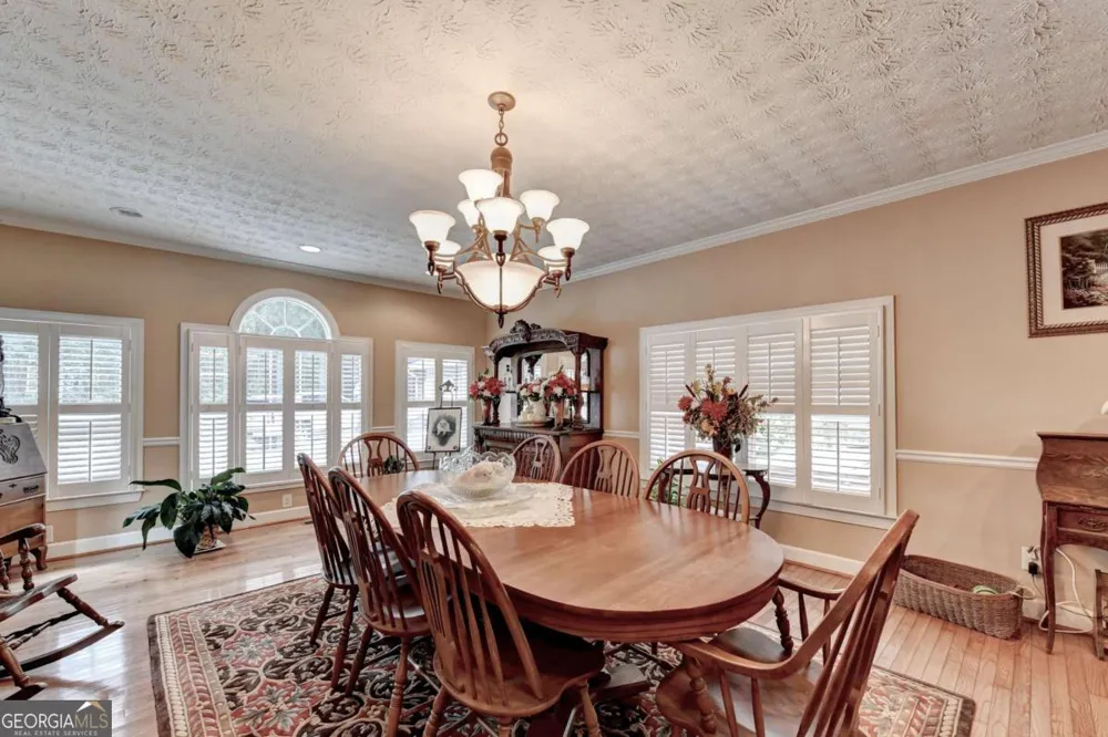 1889 Ridgedale DR Snellville, GA 30078
