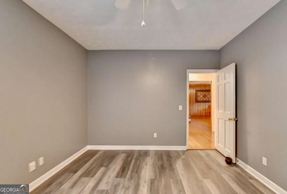 1889 Ridgedale DR Snellville, GA 30078
