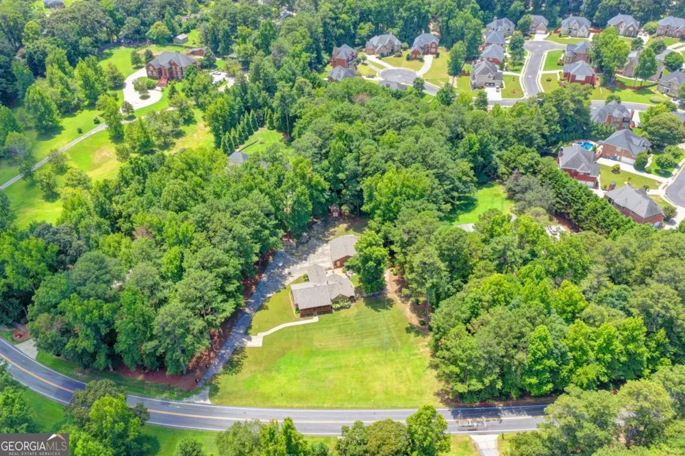 1889 Ridgedale DR Snellville, GA 30078