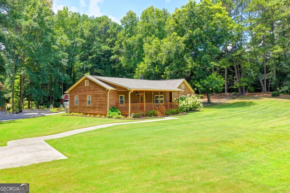 1889 Ridgedale DR Snellville, GA 30078