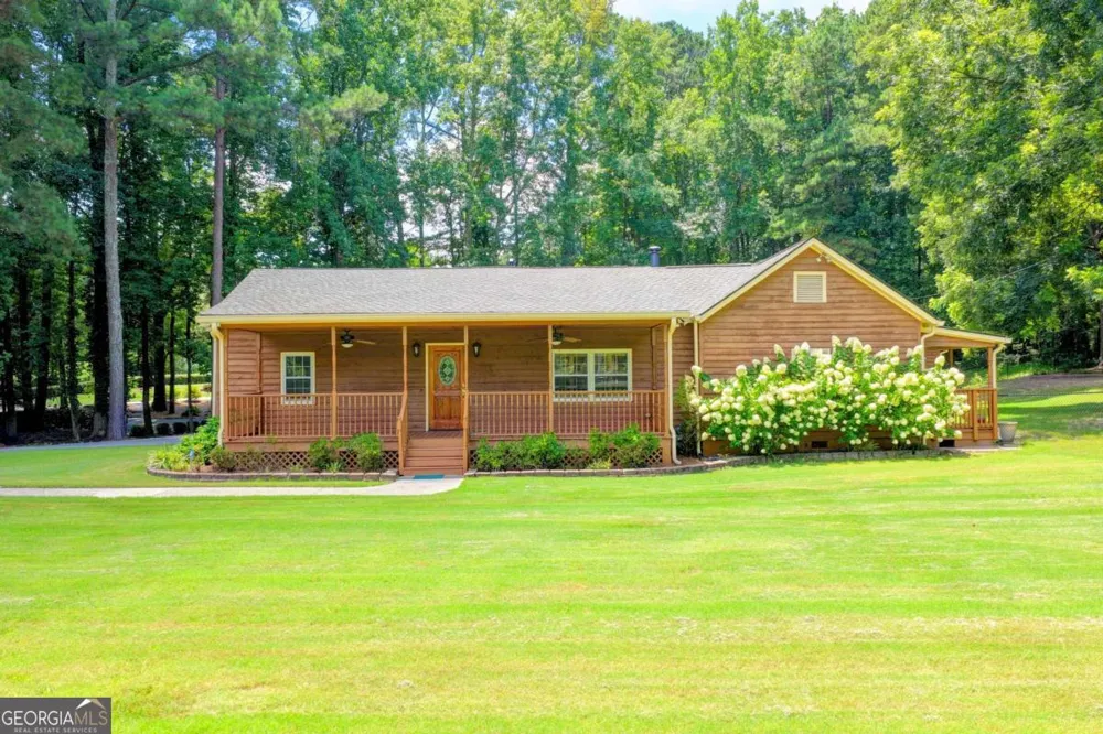 1889 Ridgedale DR Snellville, GA 30078
