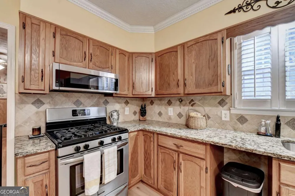 1889 Ridgedale DR Snellville, GA 30078