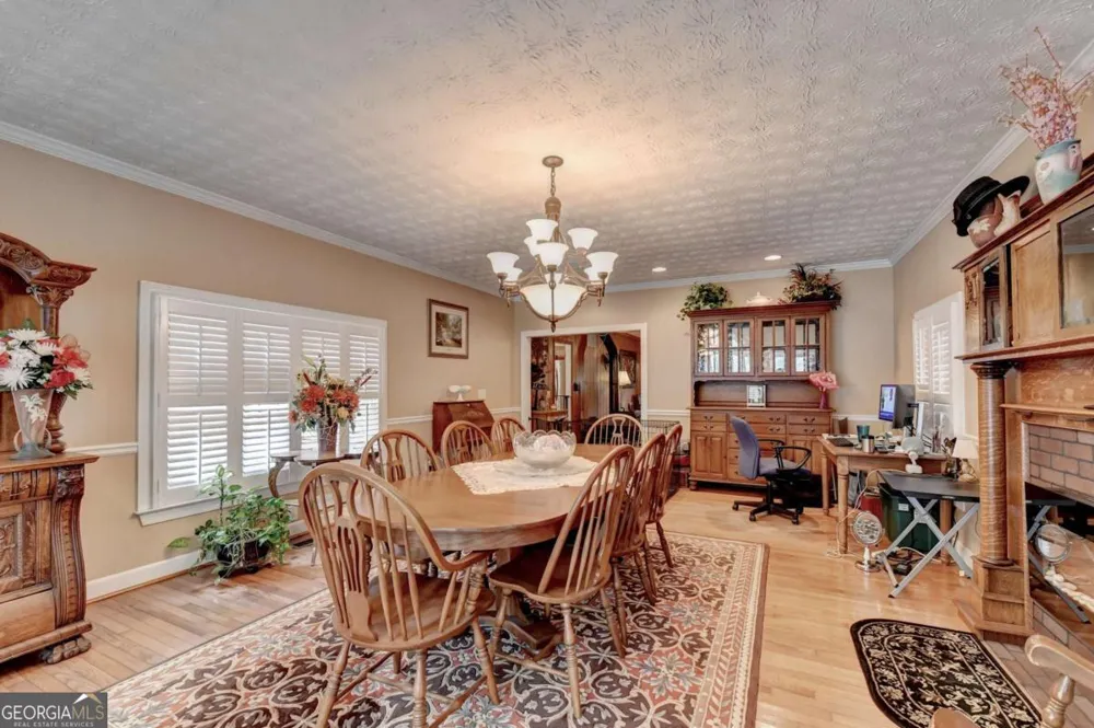 1889 Ridgedale DR Snellville, GA 30078