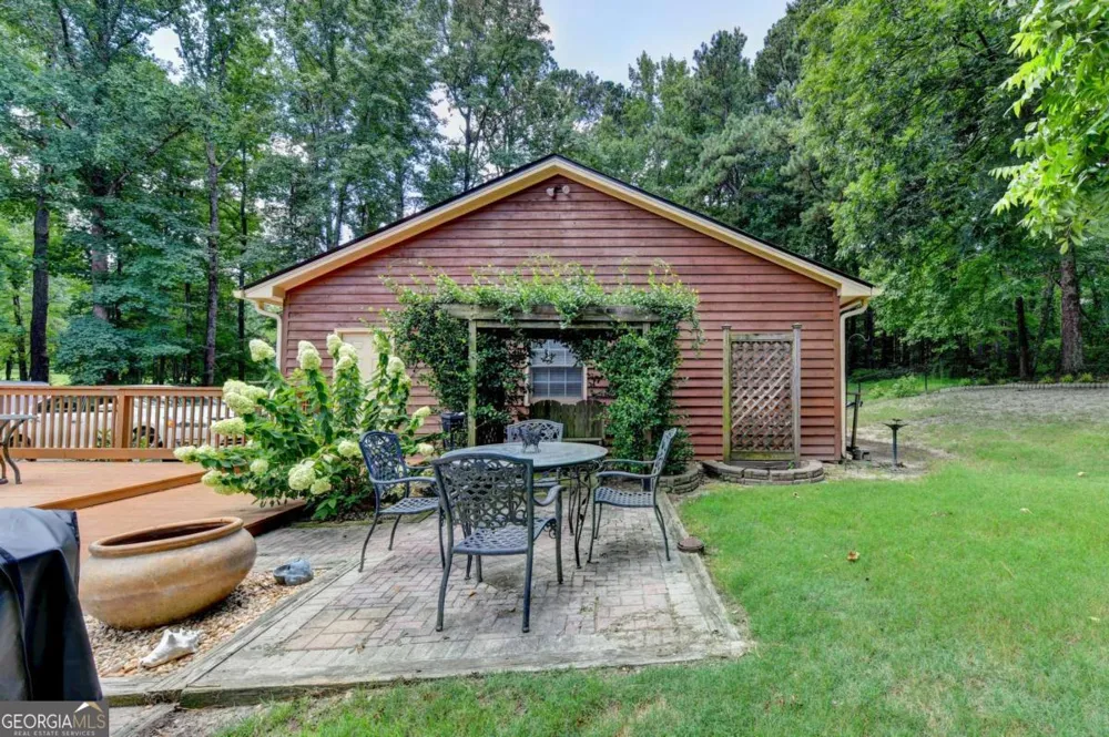 1889 Ridgedale DR Snellville, GA 30078