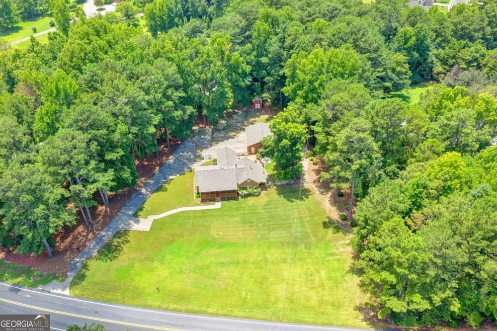 1889 Ridgedale DR Snellville, GA 30078