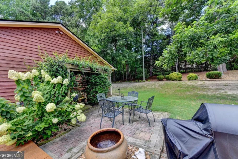 1889 Ridgedale DR Snellville, GA 30078