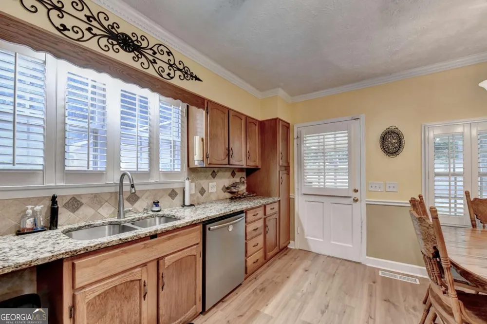 1889 Ridgedale DR Snellville, GA 30078