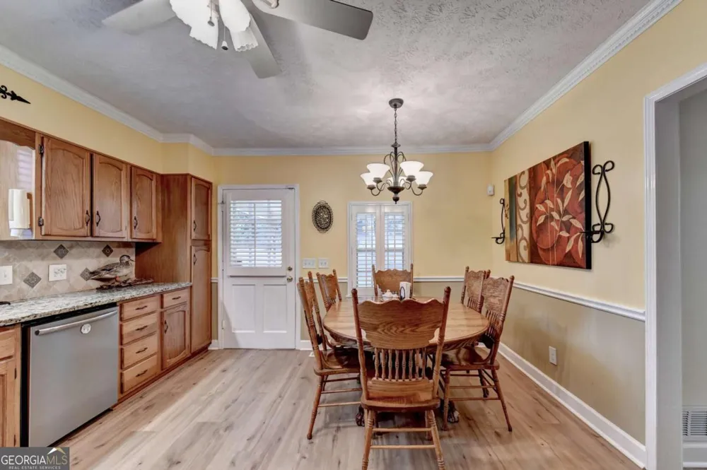 1889 Ridgedale DR Snellville, GA 30078