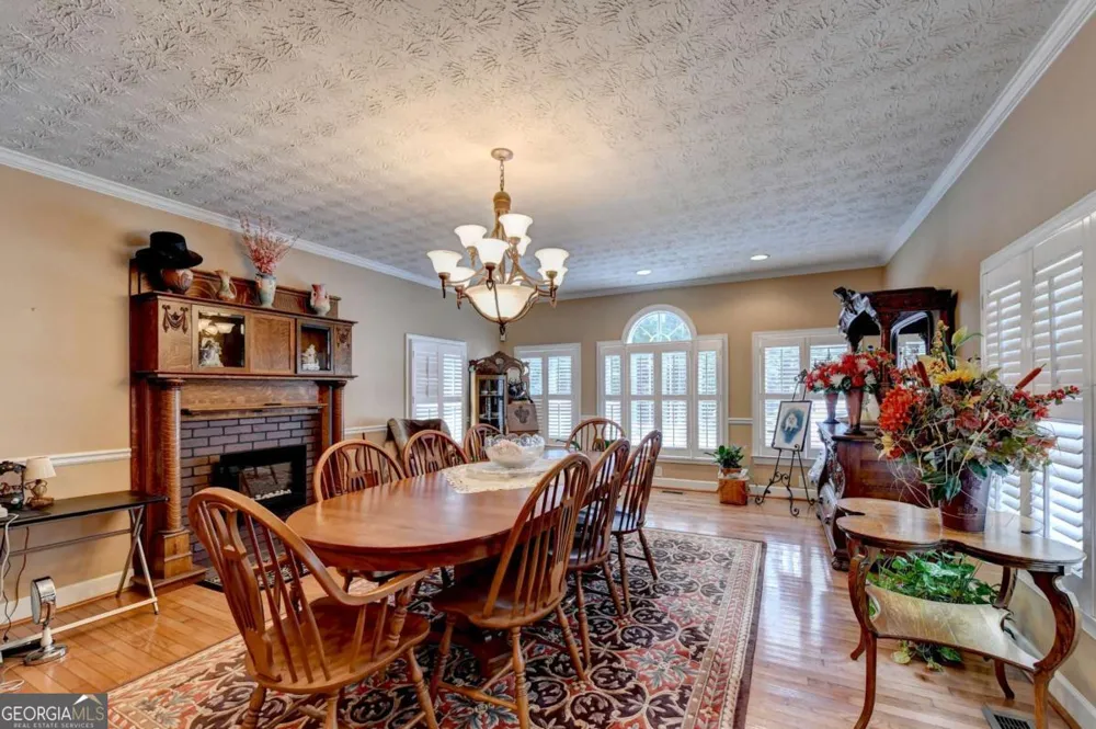 1889 Ridgedale DR Snellville, GA 30078