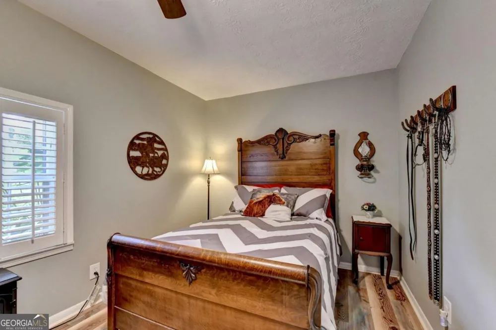 1889 Ridgedale DR Snellville, GA 30078