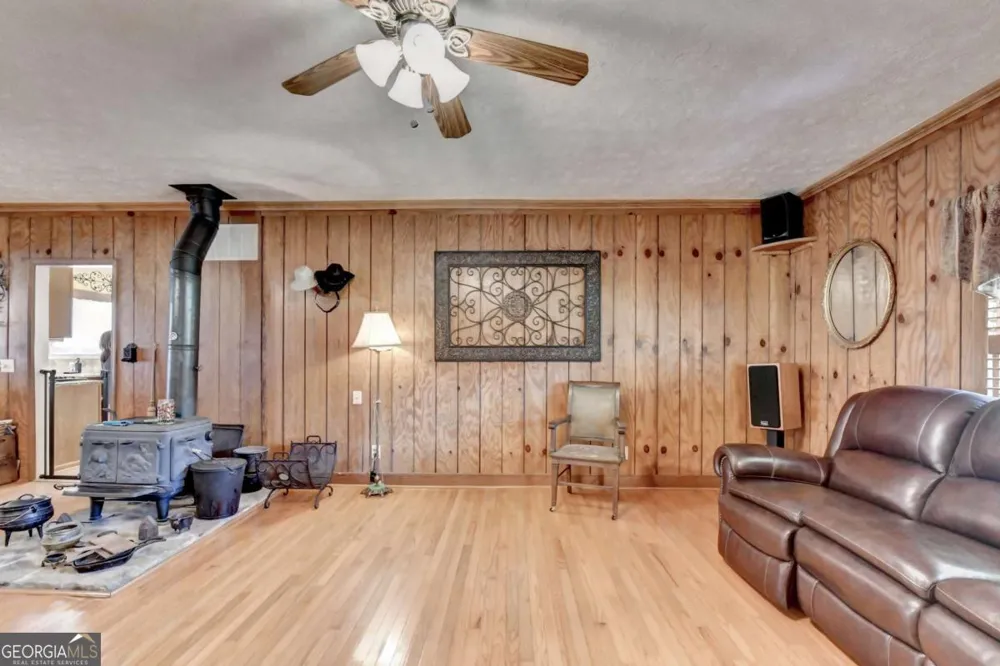 1889 Ridgedale DR Snellville, GA 30078