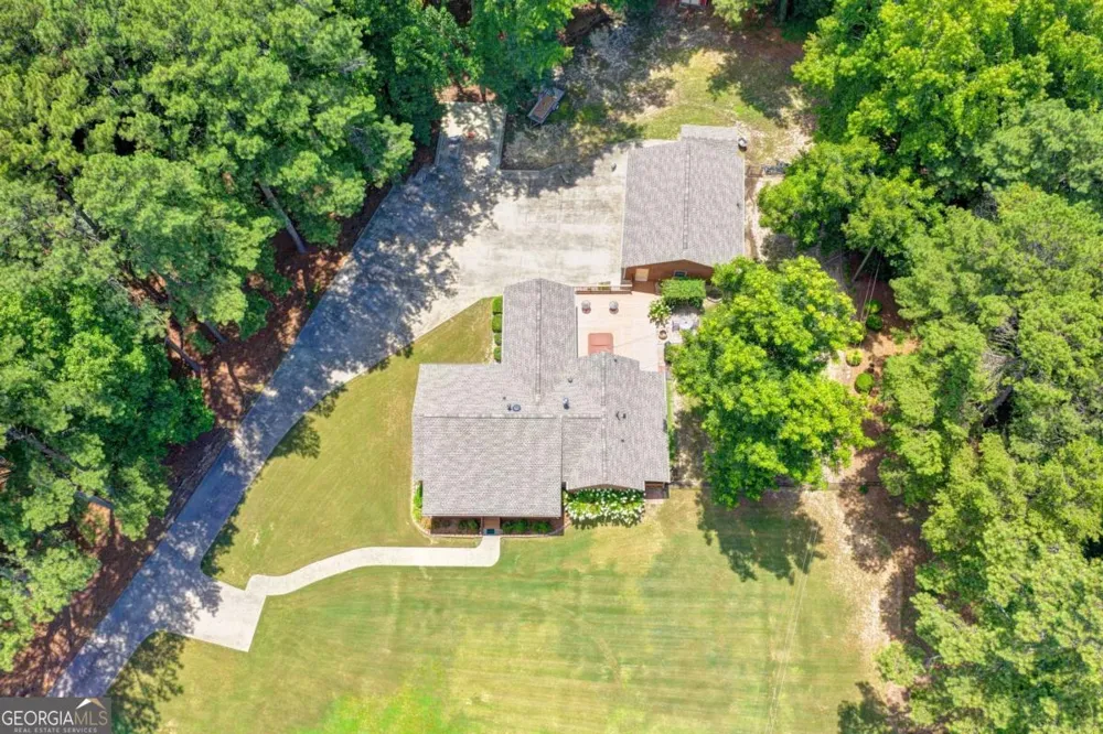 1889 Ridgedale DR Snellville, GA 30078