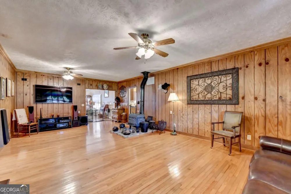 1889 Ridgedale DR Snellville, GA 30078