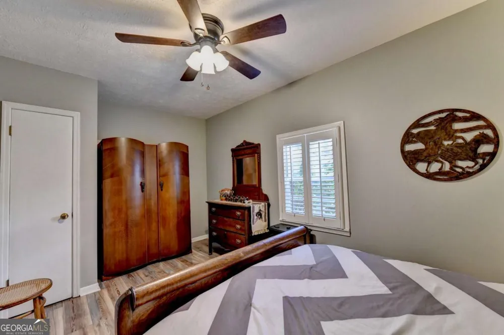 1889 Ridgedale DR Snellville, GA 30078