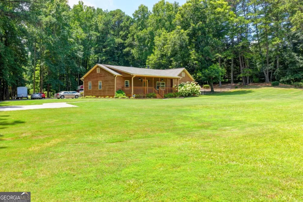 1889 Ridgedale DR Snellville, GA 30078
