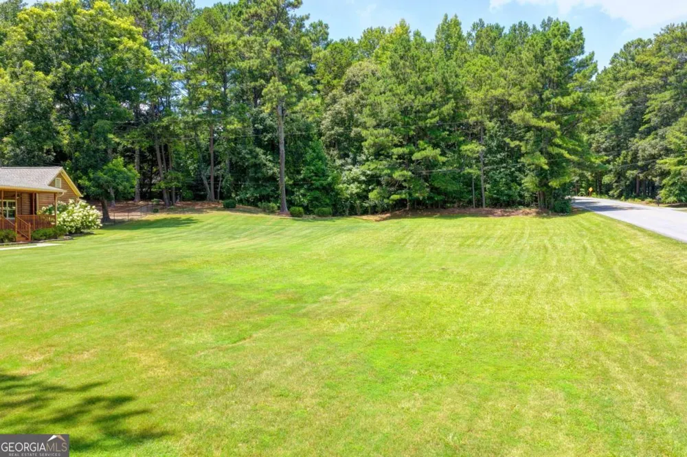 1889 Ridgedale DR Snellville, GA 30078