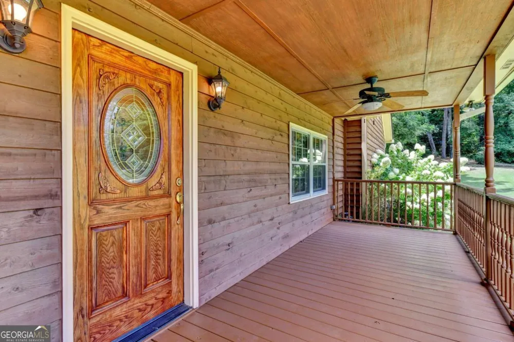 1889 Ridgedale DR Snellville, GA 30078
