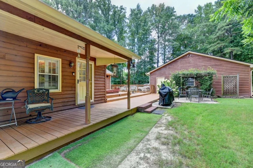 1889 Ridgedale DR Snellville, GA 30078