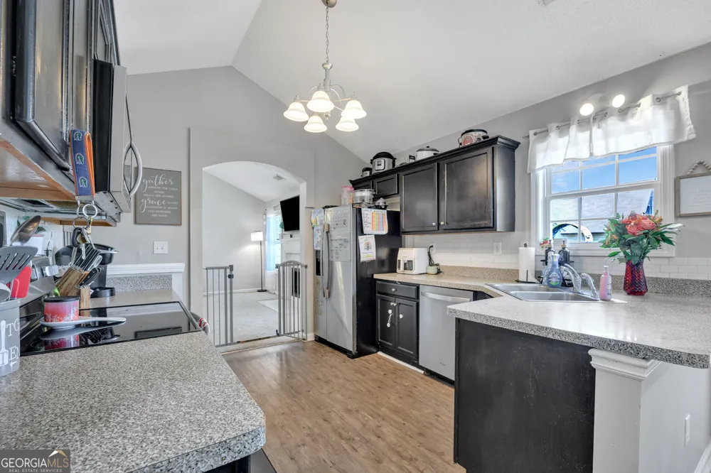10 PINE SHADOW CIR Covington, GA 30016