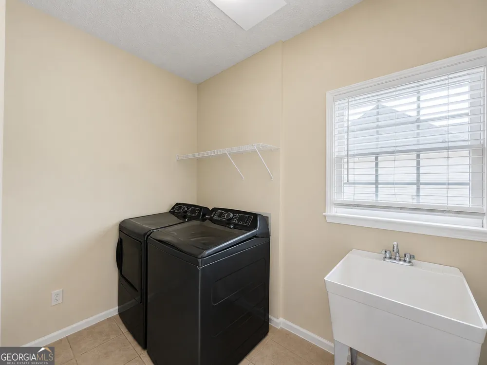 1116 Maple Creek RDG Loganville, GA 30052
