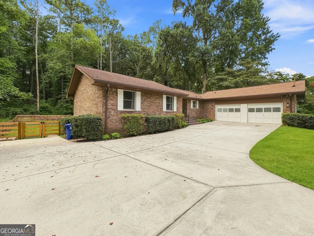 330 Sharon DR Fayetteville, GA 30214