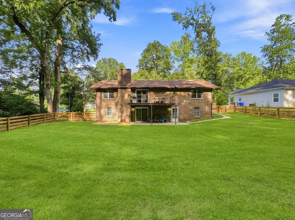 330 Sharon DR Fayetteville, GA 30214