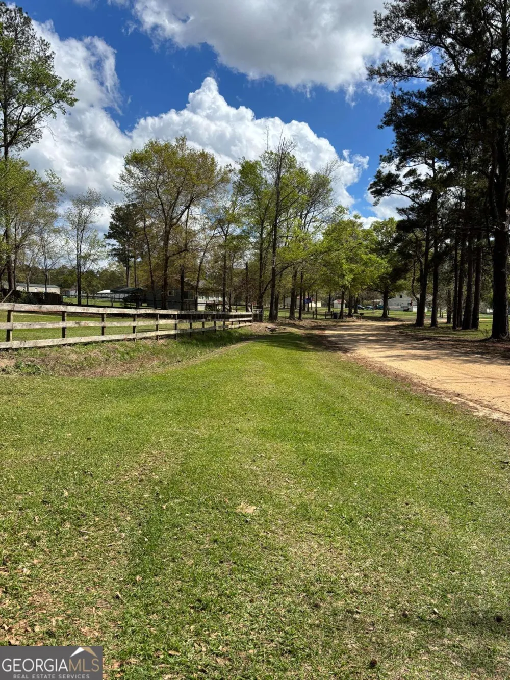 1565 East Lake DR Screven, GA 31560